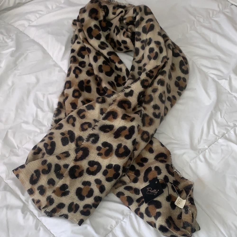 Pretty Persuasions Animal Print Scarf